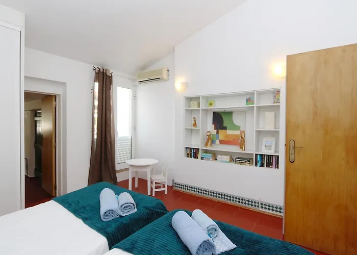 Molgard 61 - Clever Details * וילהמורה