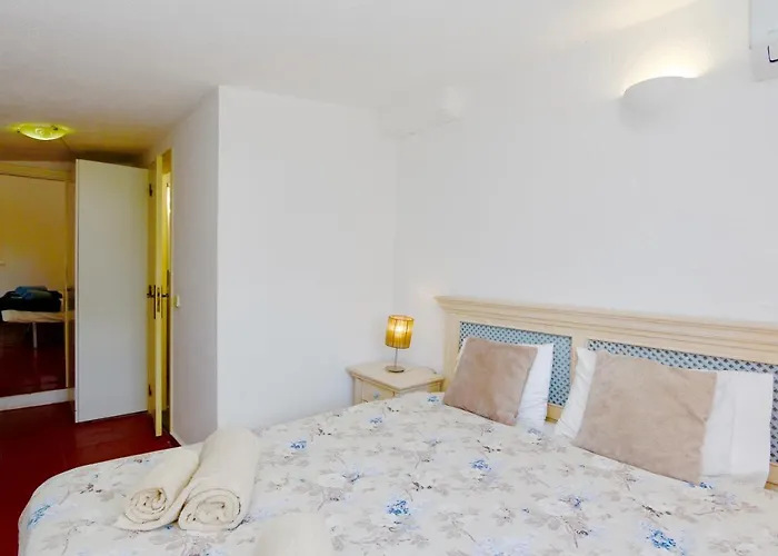 Molgard 61 - Clever Details * Vilamoura